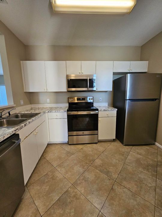 For Rent: $2,050 (3 beds, 2 baths, 999 Square Feet)