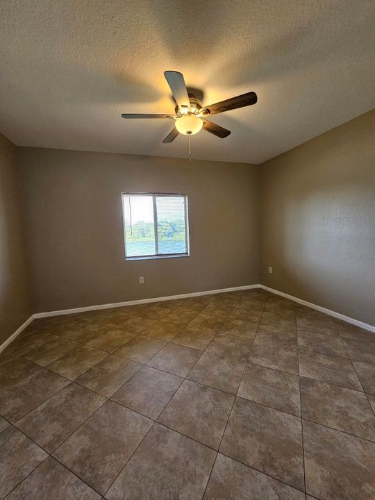 For Rent: $2,050 (3 beds, 2 baths, 999 Square Feet)