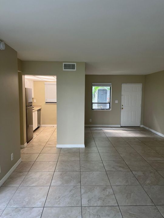 For Sale: $159,000 (1 beds, 1 baths, 775 Square Feet)