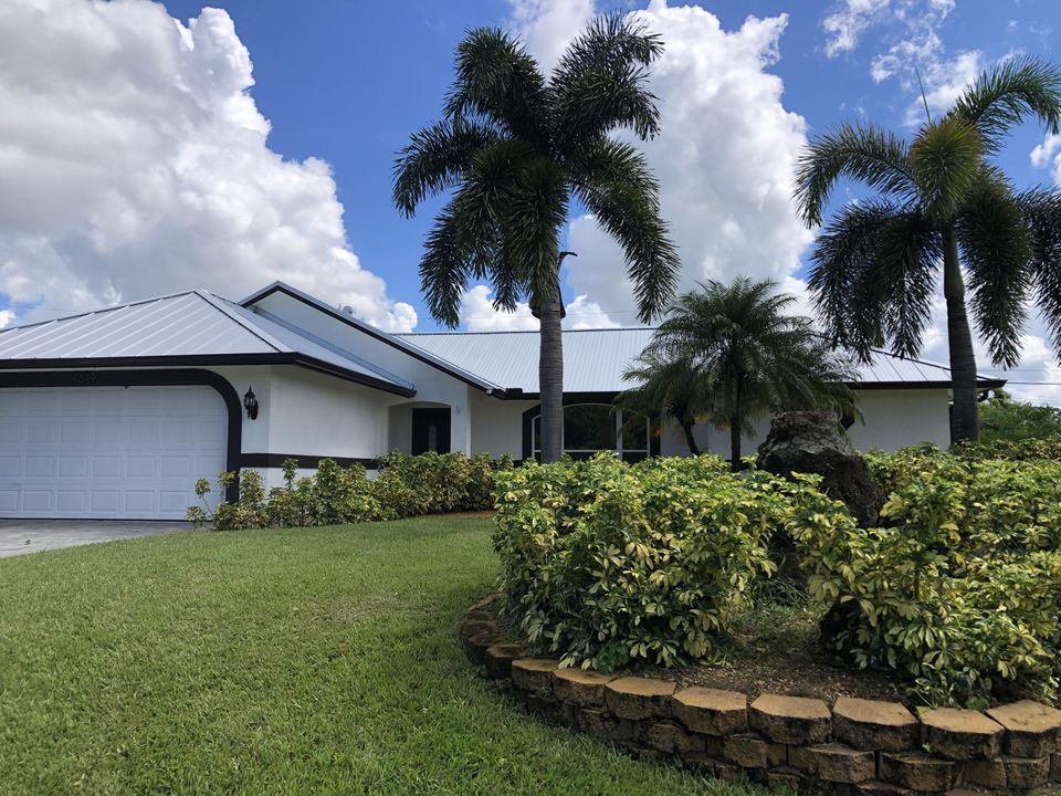 For Sale: $450,000 (3 beds, 2 baths, 1608 Square Feet)