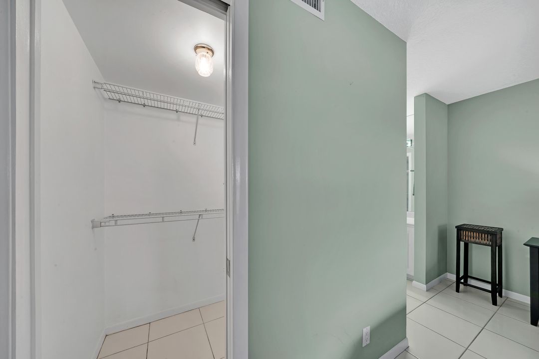 For Sale: $250,000 (2 beds, 2 baths, 1148 Square Feet)