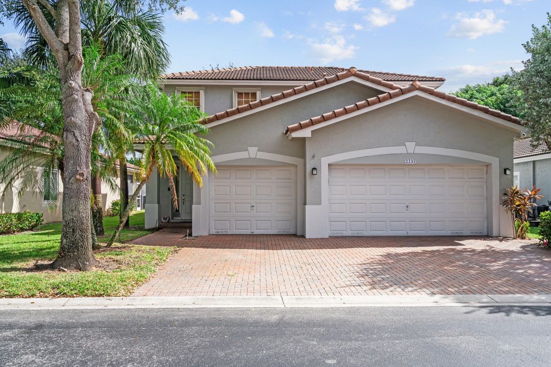 For Sale: $750,000 (4 beds, 2 baths, 2180 Square Feet)