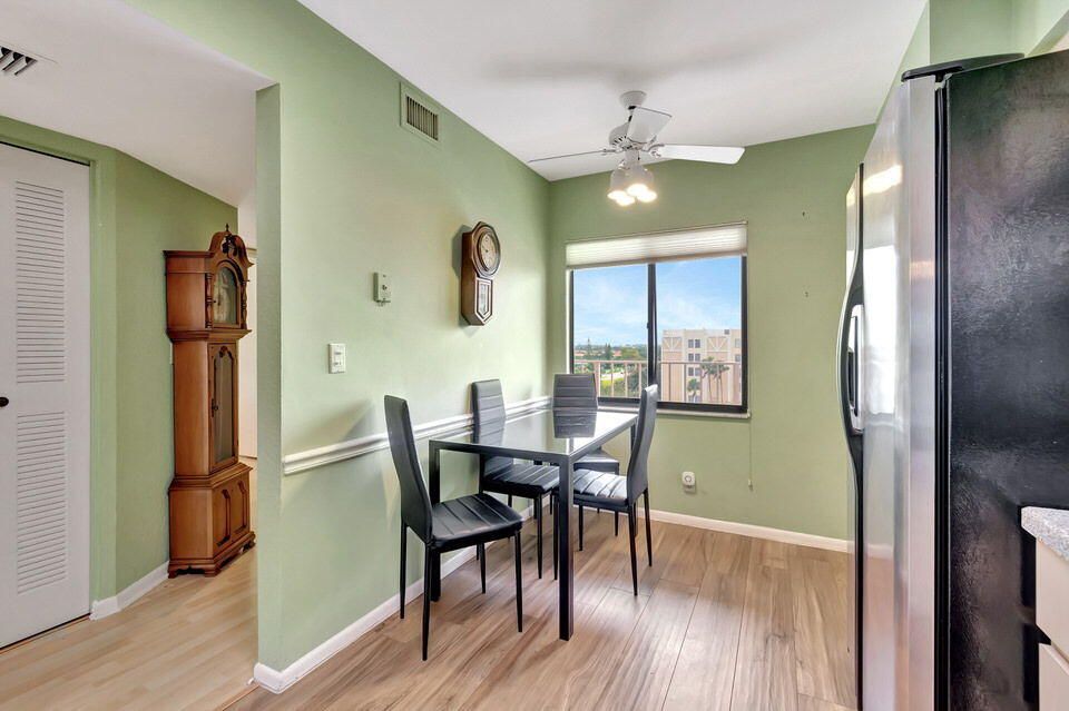 For Sale: $215,000 (2 beds, 2 baths, 1230 Square Feet)