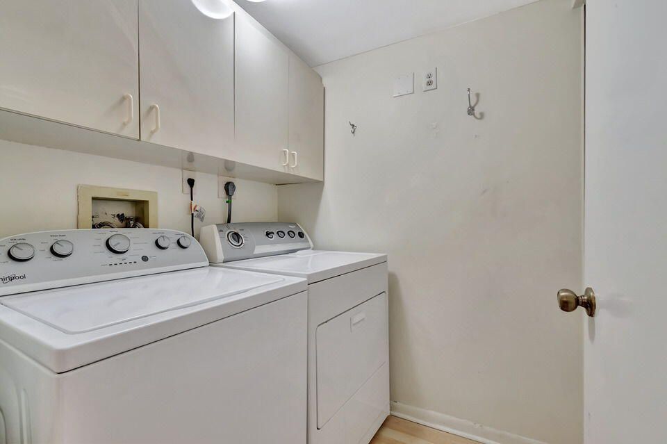 For Sale: $215,000 (2 beds, 2 baths, 1230 Square Feet)