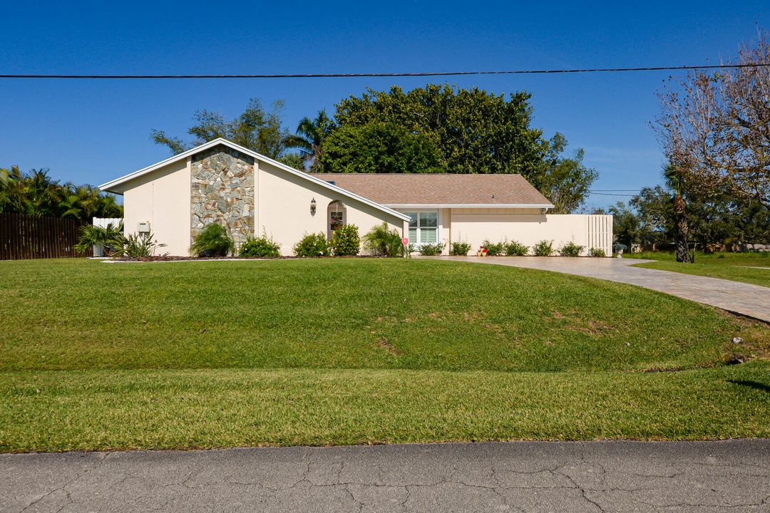 For Sale: $369,000 (3 beds, 2 baths, 1491 Square Feet)