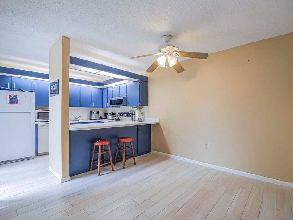 For Sale: $224,000 (2 beds, 2 baths, 1140 Square Feet)