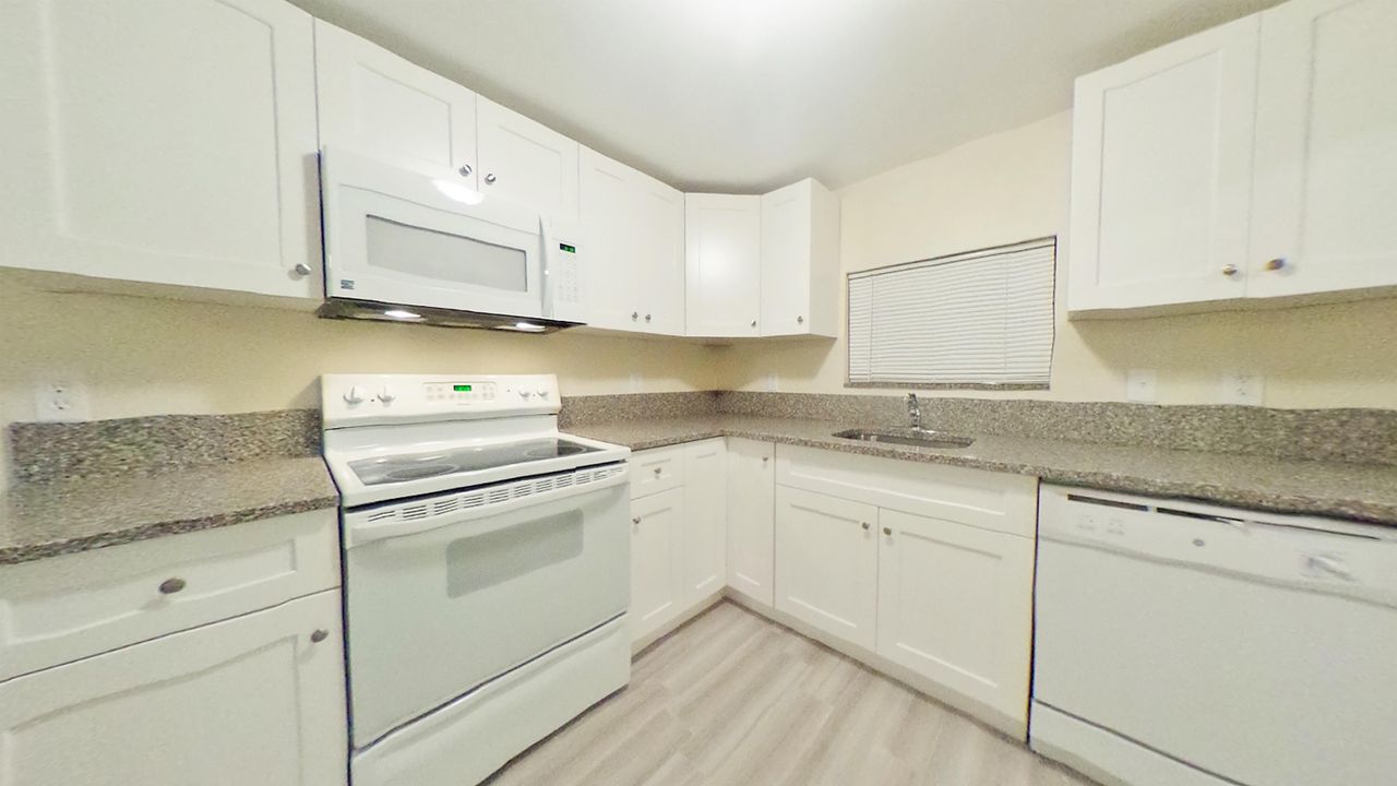 For Rent: $2,700 (3 beds, 1 baths, 1012 Square Feet)