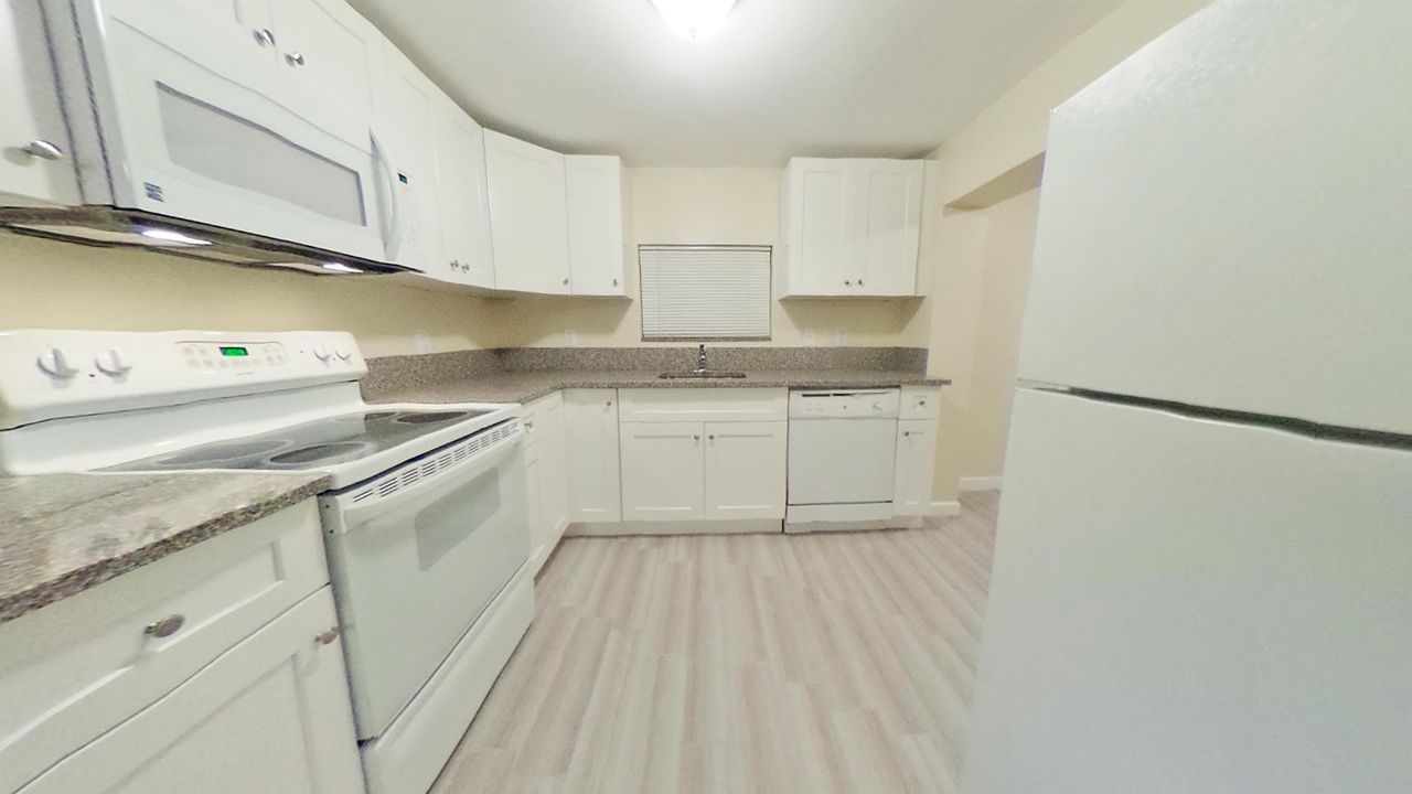 For Rent: $2,700 (3 beds, 1 baths, 1012 Square Feet)