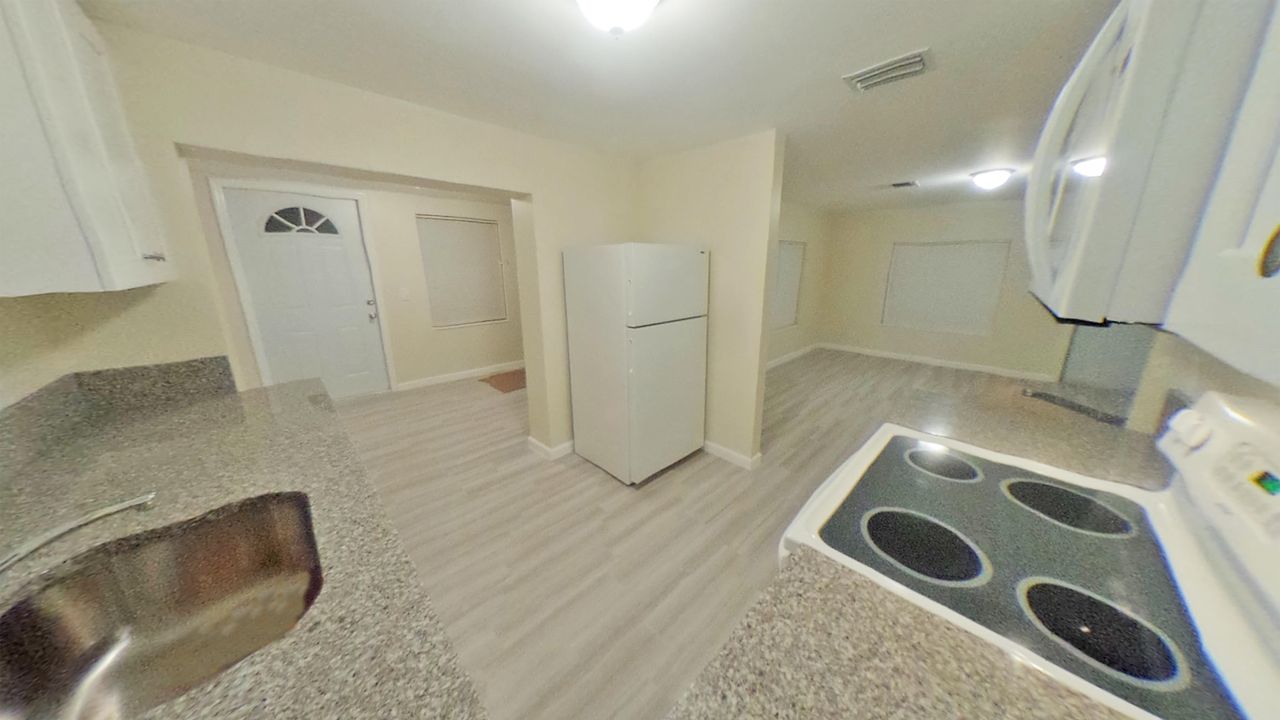 For Rent: $2,700 (3 beds, 1 baths, 1012 Square Feet)