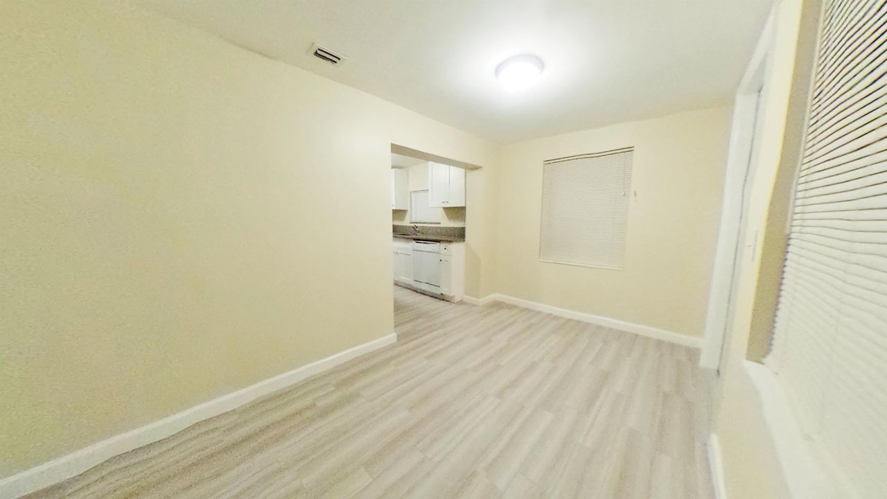 For Rent: $2,700 (3 beds, 1 baths, 1012 Square Feet)