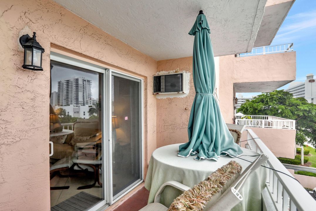 For Sale: $210,000 (1 beds, 1 baths, 650 Square Feet)