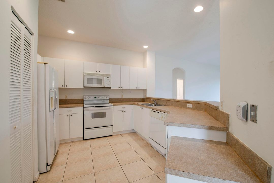 For Sale: $245,000 (3 beds, 2 baths, 1619 Square Feet)