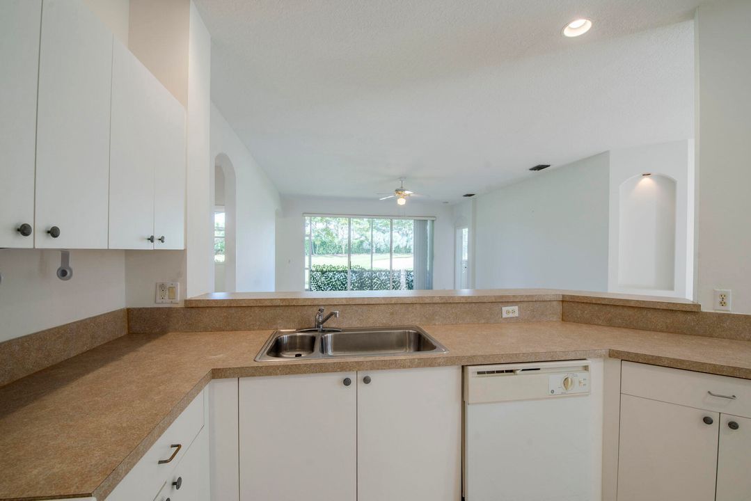 For Sale: $245,000 (3 beds, 2 baths, 1619 Square Feet)