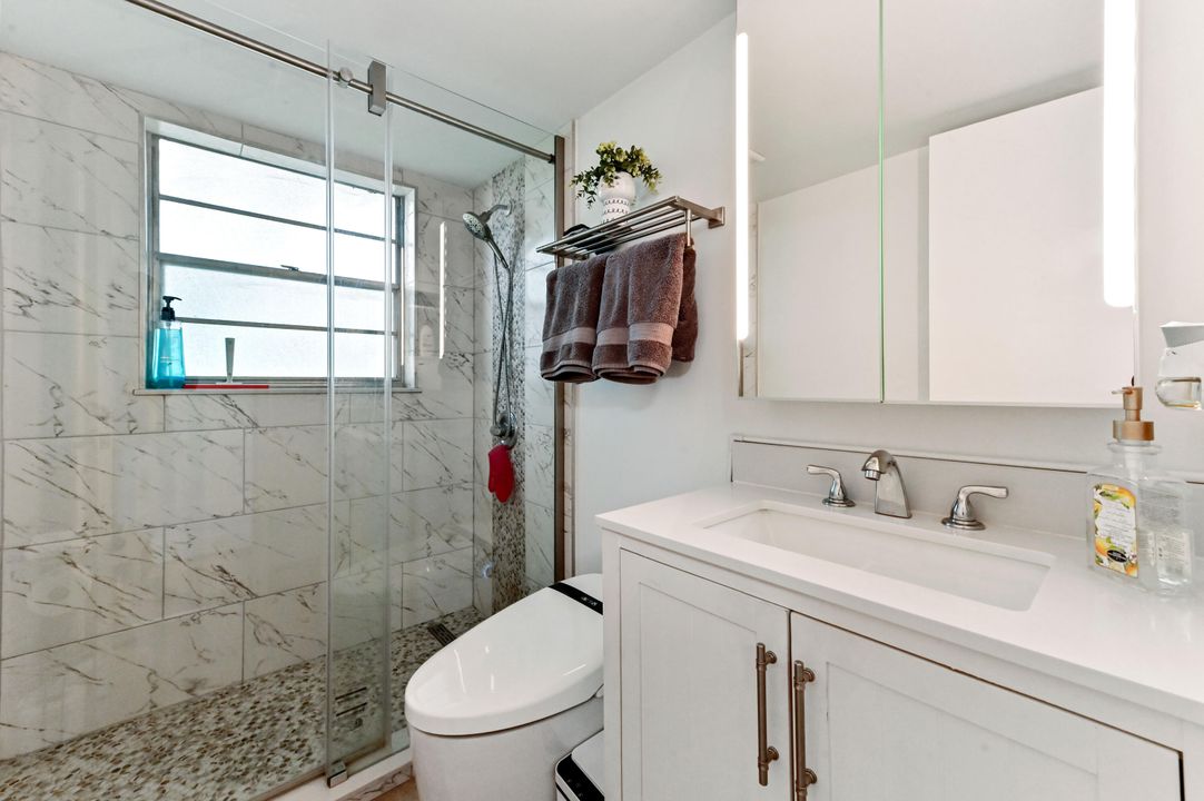 For Sale: $225,000 (2 beds, 1 baths, 828 Square Feet)