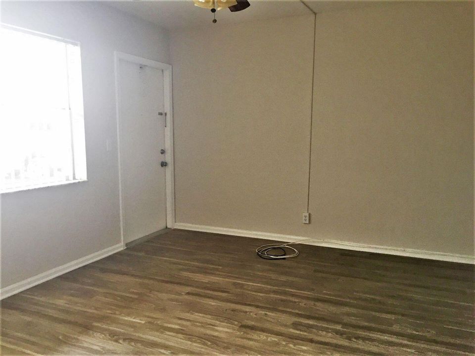 For Rent: $1,850 (1 beds, 1 baths, 856 Square Feet)