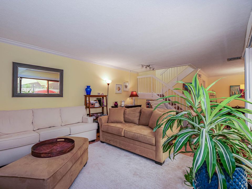 For Sale: $249,000 (2 beds, 2 baths, 1170 Square Feet)