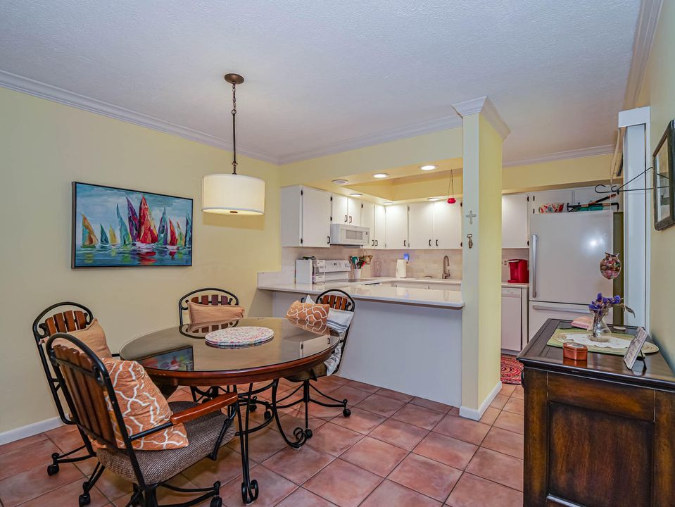 For Sale: $249,000 (2 beds, 2 baths, 1170 Square Feet)