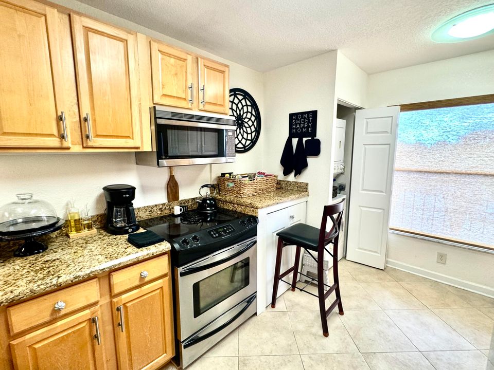 For Sale: $235,000 (2 beds, 2 baths, 1060 Square Feet)