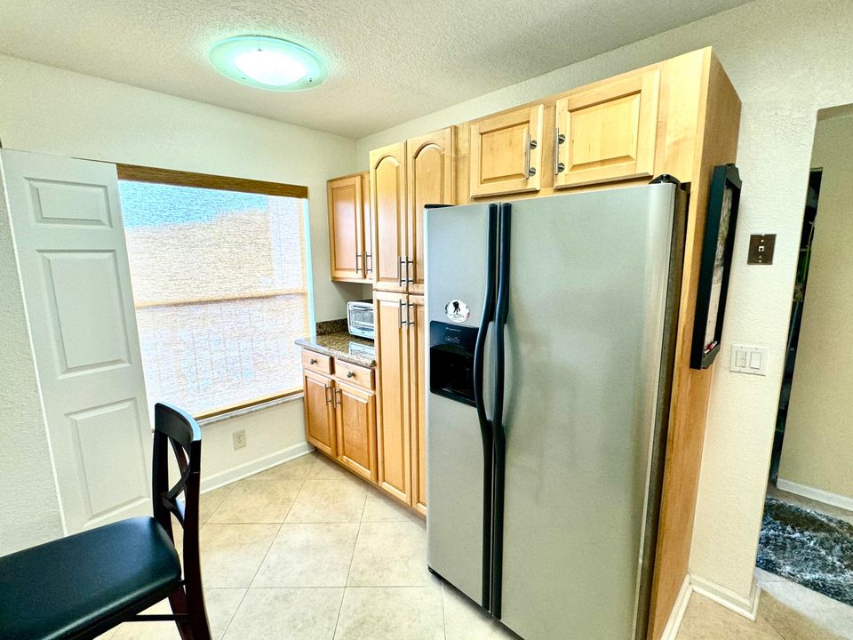 For Sale: $235,000 (2 beds, 2 baths, 1060 Square Feet)