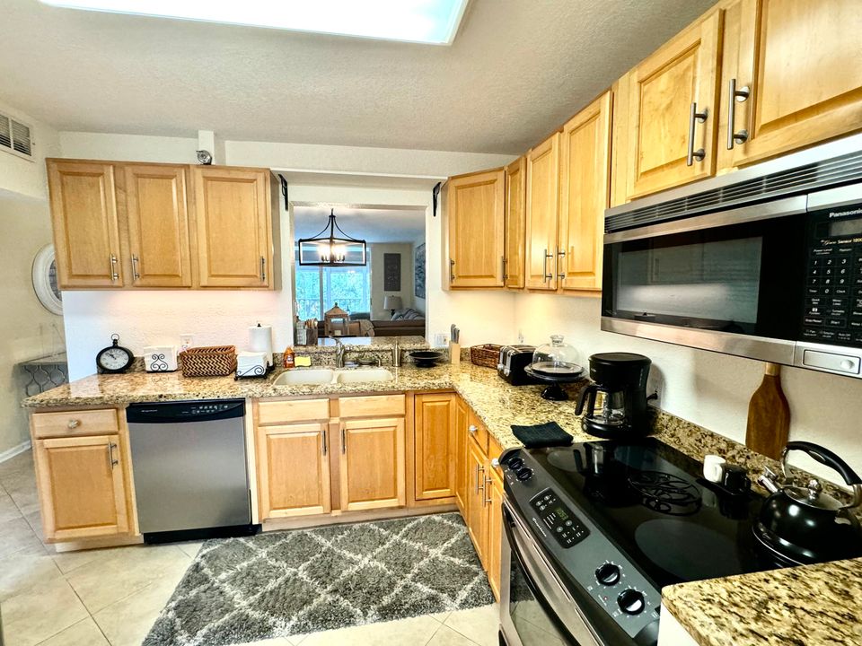 For Sale: $235,000 (2 beds, 2 baths, 1060 Square Feet)