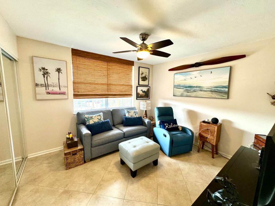 For Sale: $235,000 (2 beds, 2 baths, 1060 Square Feet)