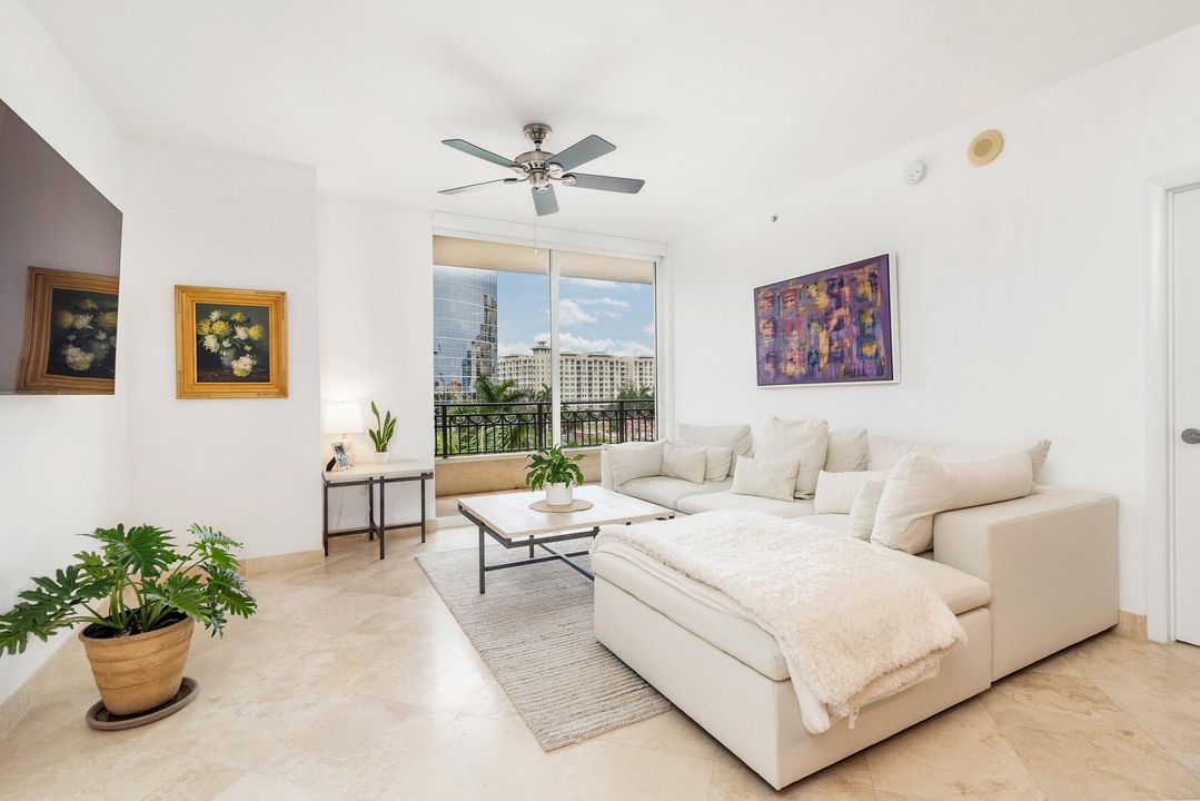 For Sale: $700,000 (2 beds, 2 baths, 1192 Square Feet)