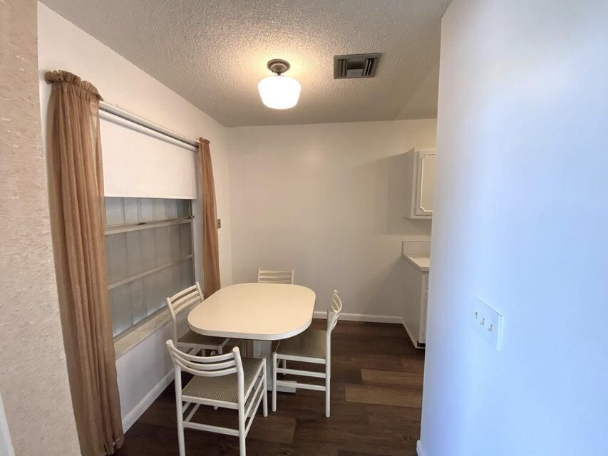 For Sale: $179,900 (2 beds, 2 baths, 1167 Square Feet)