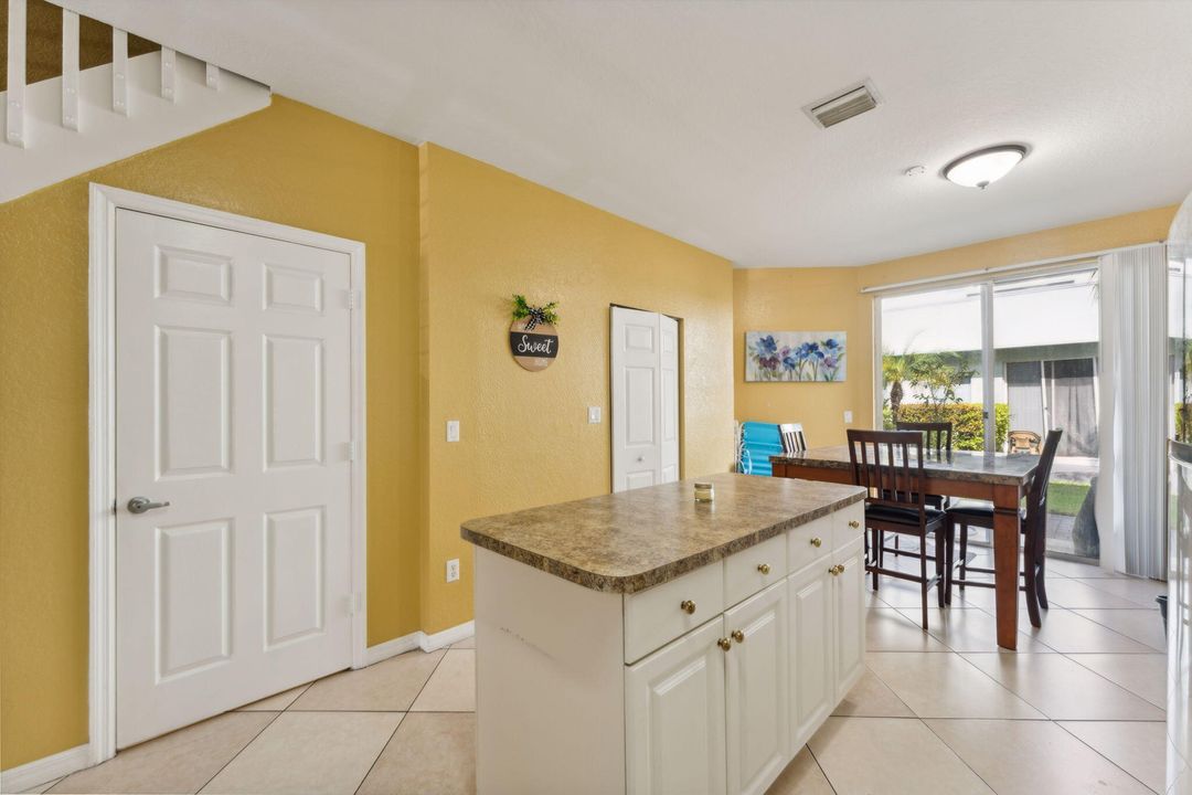 For Sale: $260,000 (3 beds, 2 baths, 1318 Square Feet)