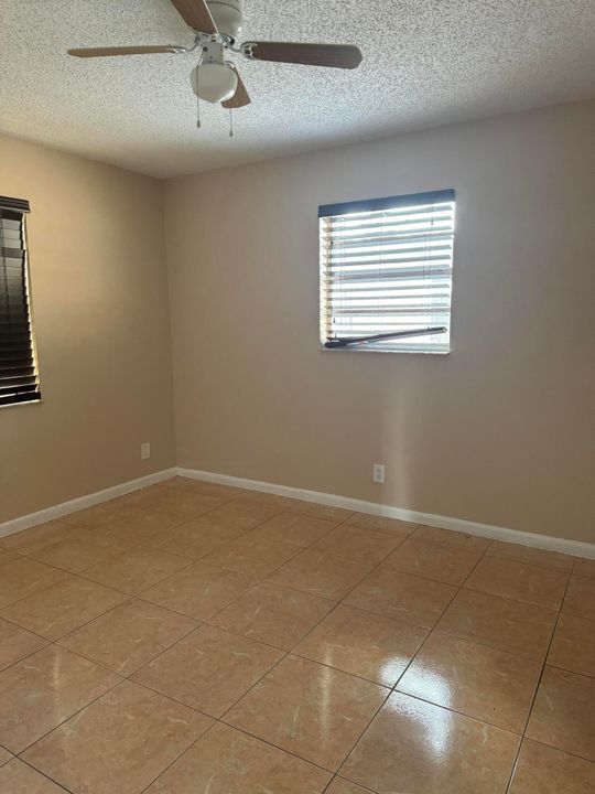 For Rent: $2,000 (1 beds, 1 baths, 950 Square Feet)