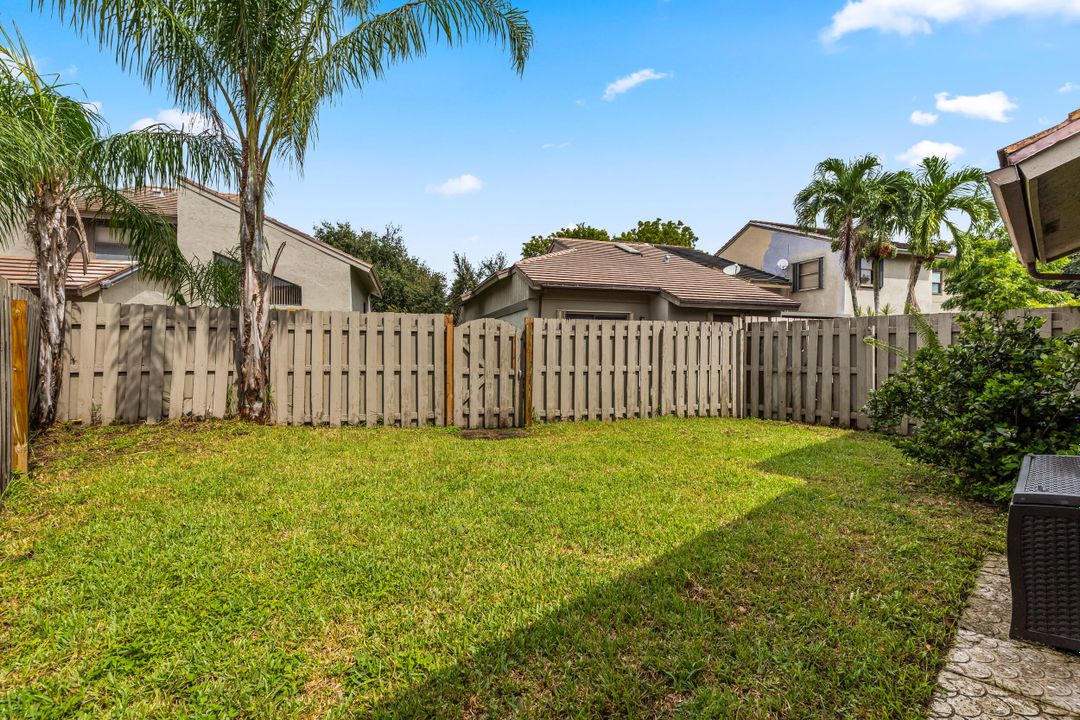 For Sale: $475,000 (2 beds, 2 baths, 1731 Square Feet)