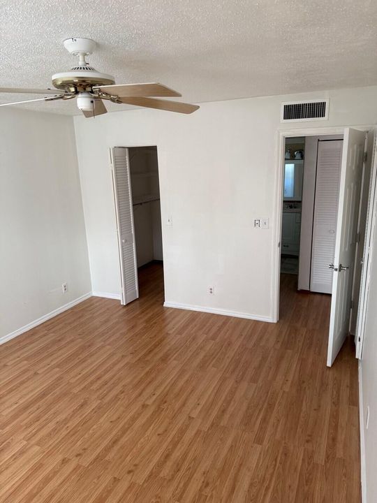 For Rent: $1,800 (1 beds, 1 baths, 696 Square Feet)