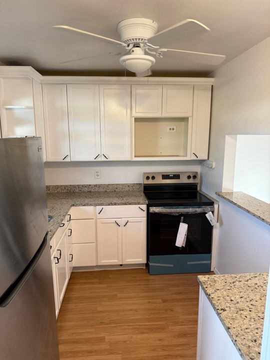 For Rent: $1,800 (1 beds, 1 baths, 696 Square Feet)