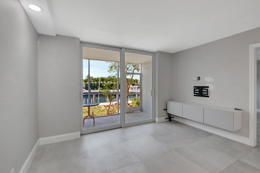 For Sale: $575,000 (2 beds, 2 baths, 1056 Square Feet)