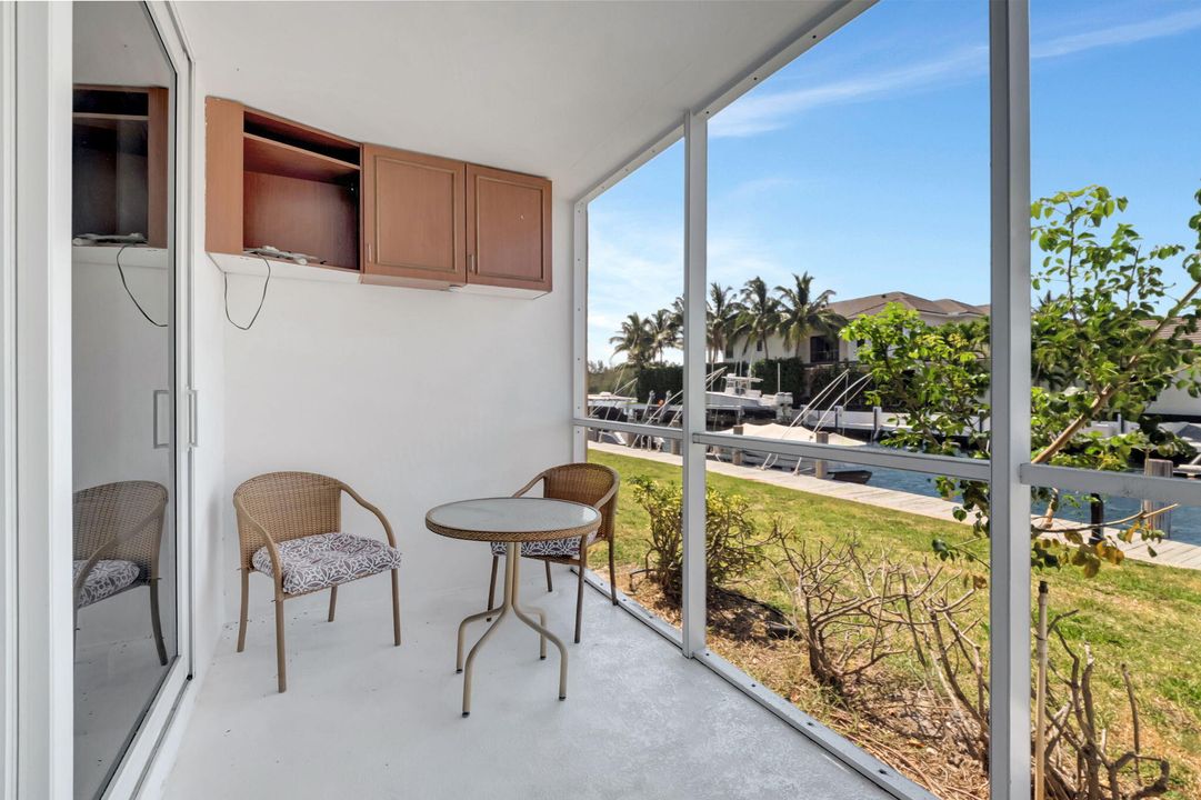 For Sale: $575,000 (2 beds, 2 baths, 1056 Square Feet)