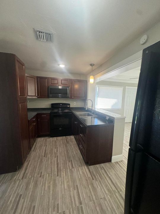 For Rent: $2,100 (1 beds, 2 baths, 1536 Square Feet)