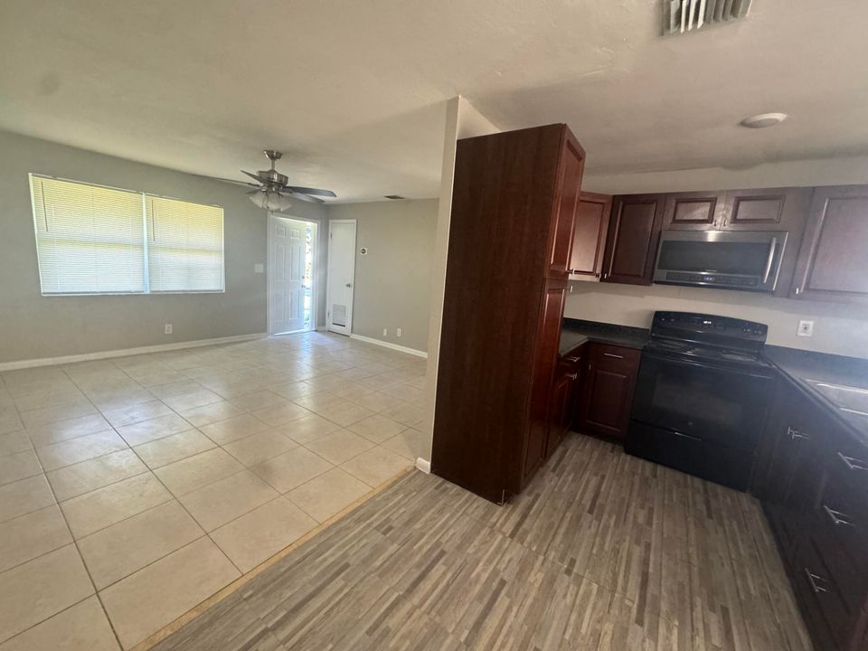 For Rent: $2,100 (1 beds, 2 baths, 1536 Square Feet)