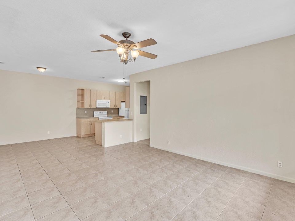 For Sale: $279,000 (3 beds, 2 baths, 1267 Square Feet)