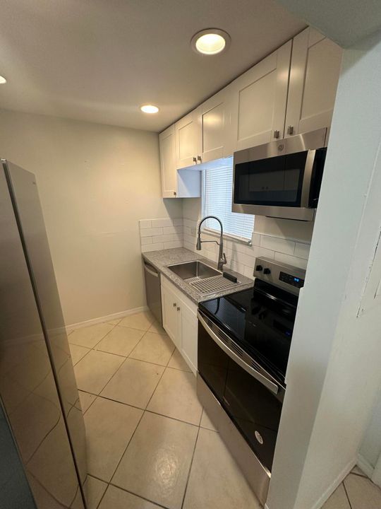 For Rent: $1,600 (1 beds, 1 baths, 616 Square Feet)