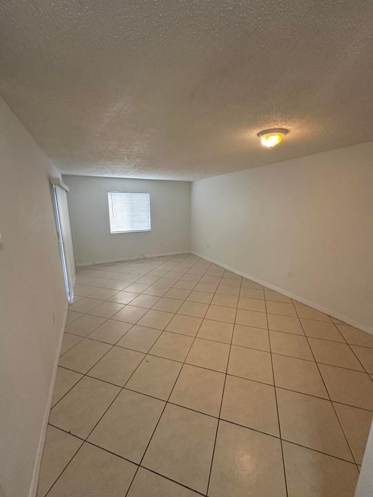 For Rent: $1,600 (1 beds, 1 baths, 616 Square Feet)