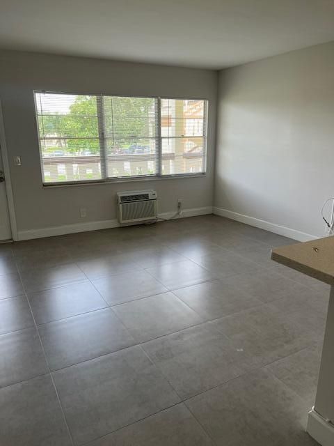 Active With Contract: $1,500 (1 beds, 1 baths, 601 Square Feet)