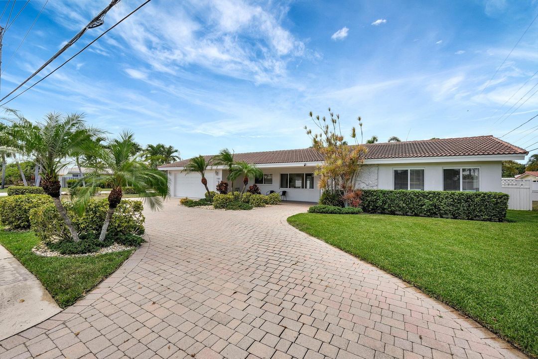 For Sale: $849,000 (3 beds, 2 baths, 1483 Square Feet)