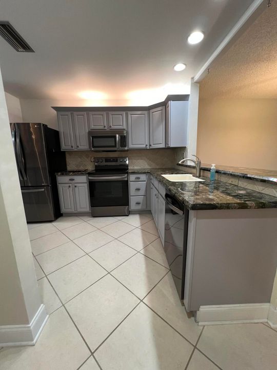 For Rent: $3,250 (3 beds, 2 baths, 1458 Square Feet)