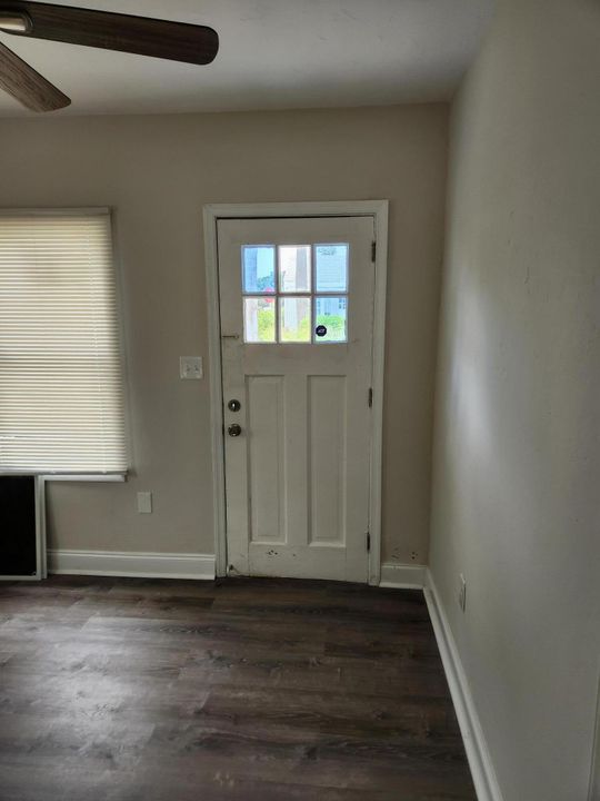 For Rent: $1,795 (1 beds, 1 baths, 800 Square Feet)