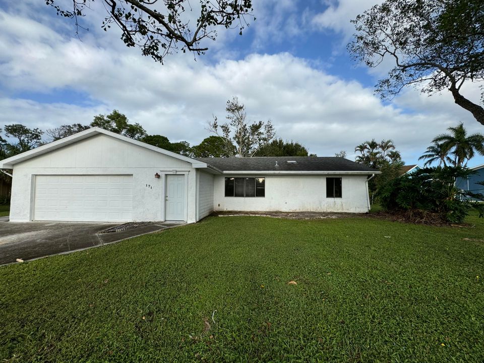 For Sale: $295,000 (3 beds, 2 baths, 1414 Square Feet)