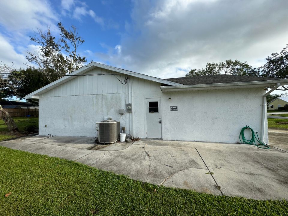 For Sale: $295,000 (3 beds, 2 baths, 1414 Square Feet)