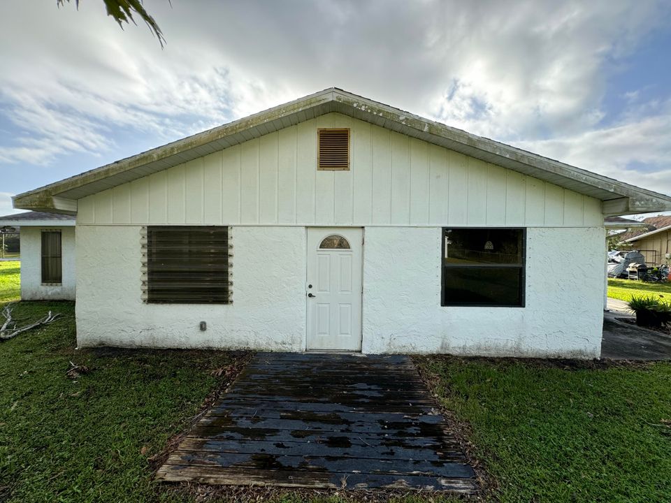 For Sale: $295,000 (3 beds, 2 baths, 1414 Square Feet)