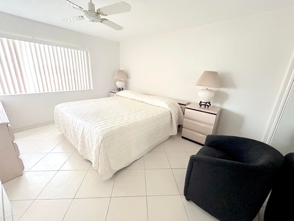 For Sale: $223,995 (2 beds, 2 baths, 939 Square Feet)