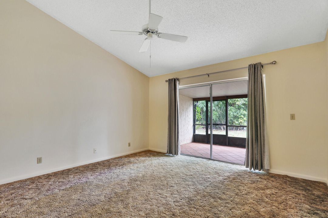 For Sale: $330,000 (2 beds, 1 baths, 994 Square Feet)