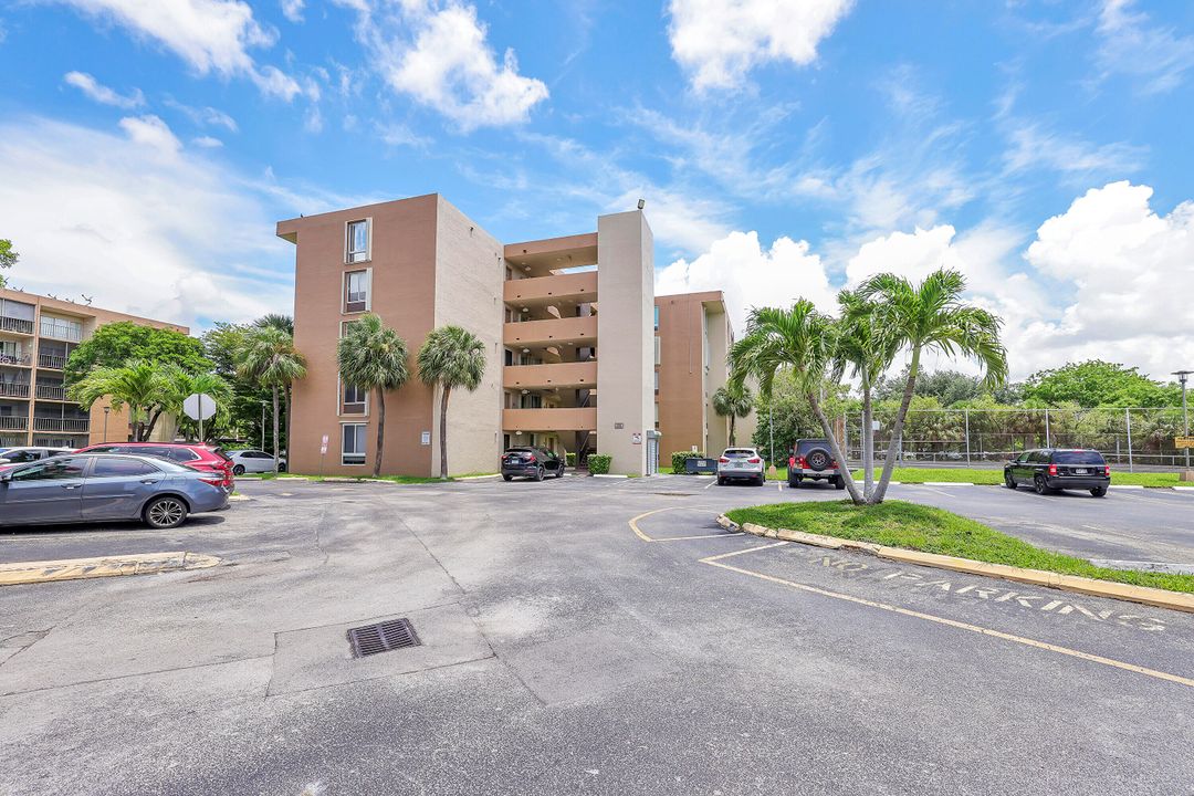 For Sale: $340,000 (3 beds, 2 baths, 1520 Square Feet)