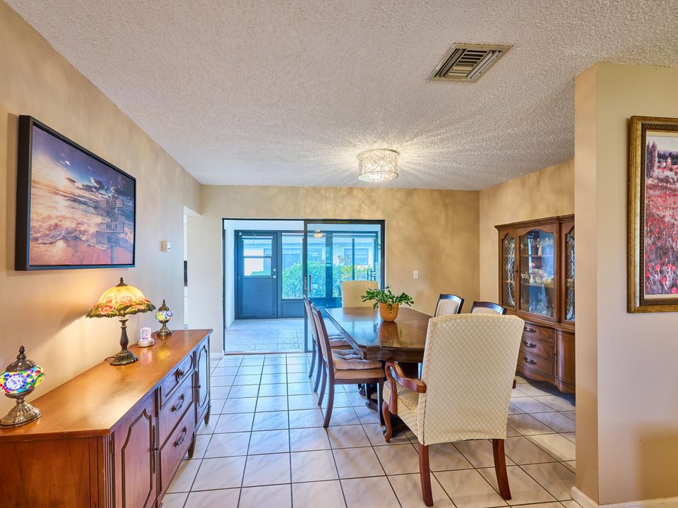 For Sale: $289,900 (2 beds, 2 baths, 1400 Square Feet)